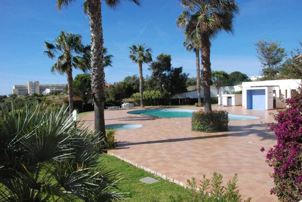Great 2 Bedroom Apartment With Communal Pool Lagos Bagian luar foto