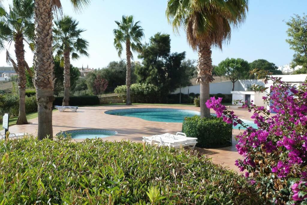 Great 2 Bedroom Apartment With Communal Pool Lagos Bagian luar foto