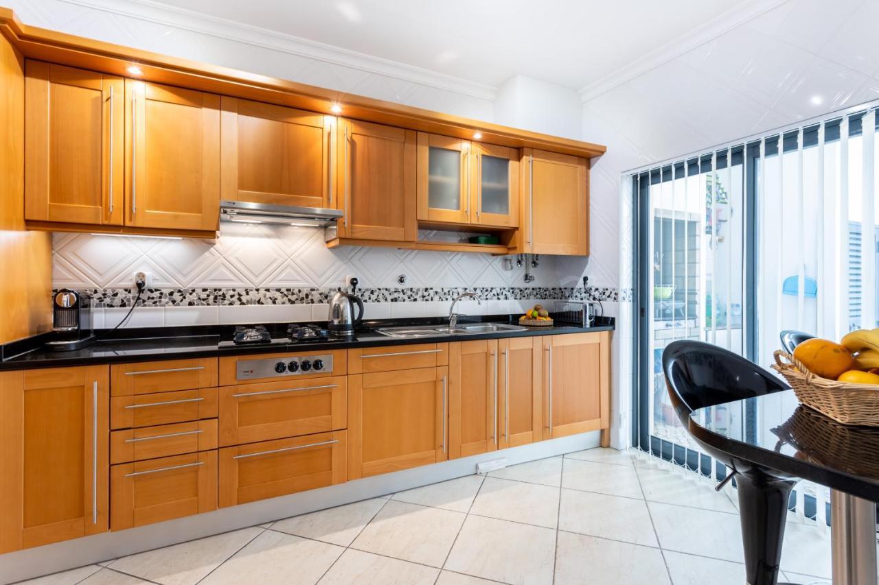Great 2 Bedroom Apartment With Communal Pool Lagos Bagian luar foto